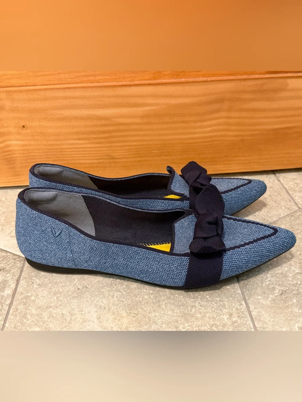 Vivaia Pointed Toe Bow Chambray Slip On Loafers Flats Women’s size 38/7-7.5
